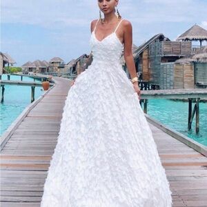 Elegant White Sleeveless Dress